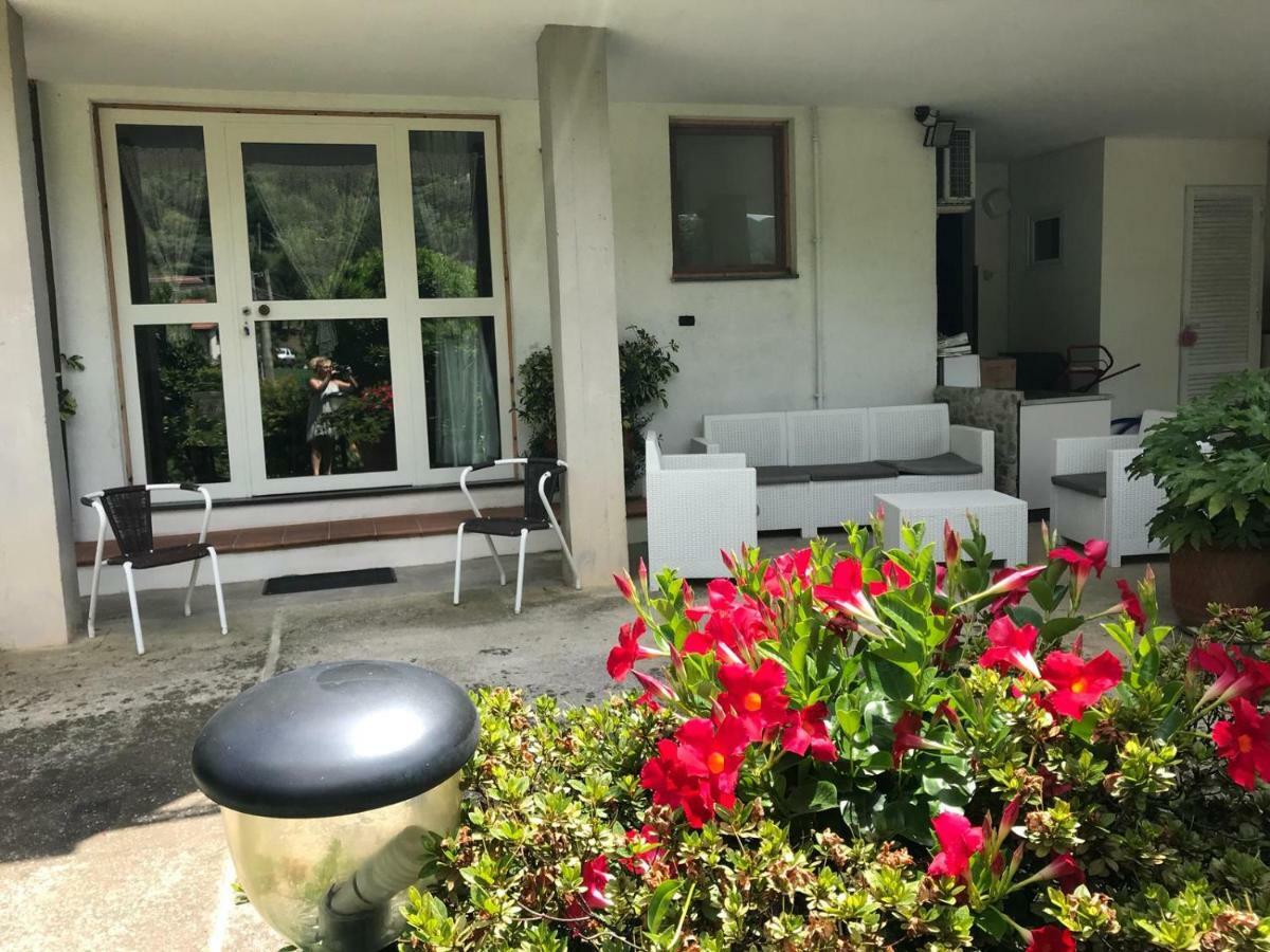 Parte Di Casa Con Giardino E Piscina Villa Pietrasanta Exteriör bild
